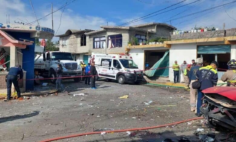 Camioneta con pirotecnia explota durante fiesta patronal en Edomex