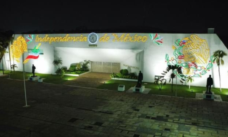 Luce Villahermosa alumbrado por fiestas patrias en avenidas y edificios públicos