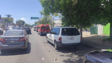 Reinciden automovilistas en violaciones al reglamento vial aumentando caos en av Universidad