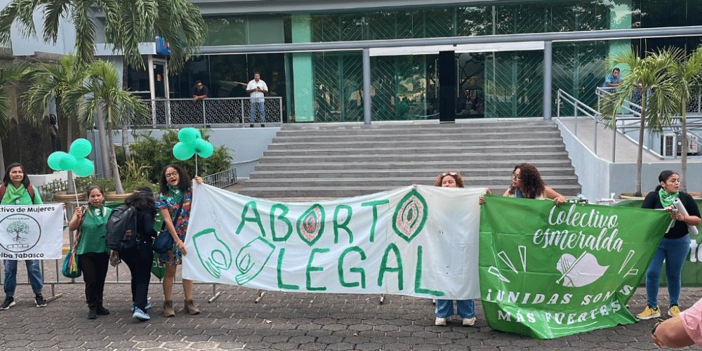 Se lleva a cabo marcha en Tabasco por el derecho a decidir