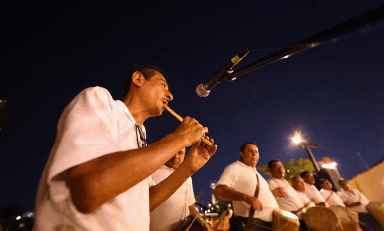 Con cuenta cuentos y exhibición de artesanías se apropia el pueblo del nuevo malecón de Villahermosa