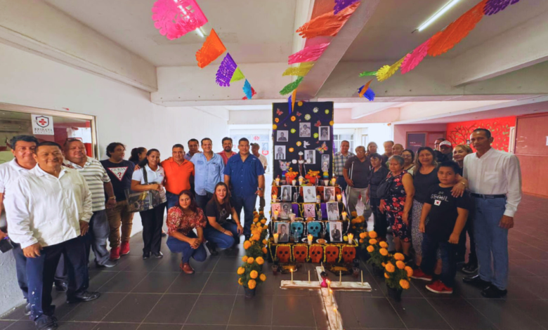 Enaltece las tradiciones mexicanas con su ofrenda de Día de Muertos