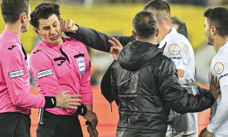 Exdirectivo de club turco condenado a prisión por golpear a árbitro durante partido de fútbol