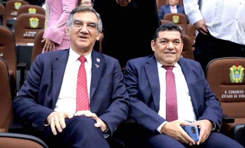 Asiste Javier May a toma de protesta de gobernadora veracruzana
