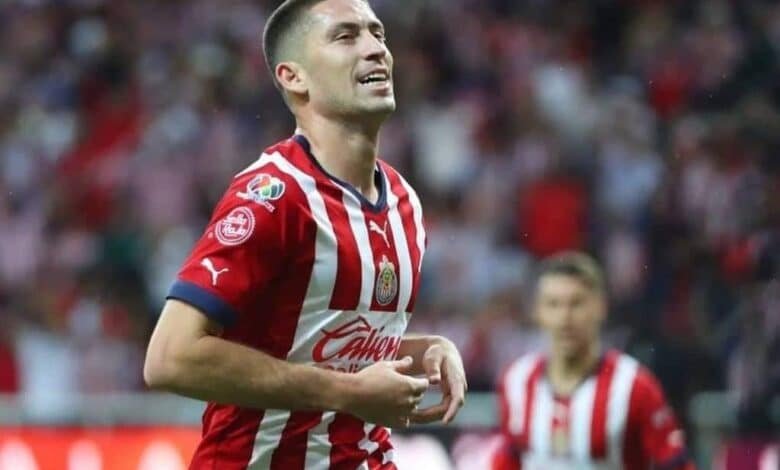 Santiago Ormeño regresa a Chivas tras préstamo con la Franja