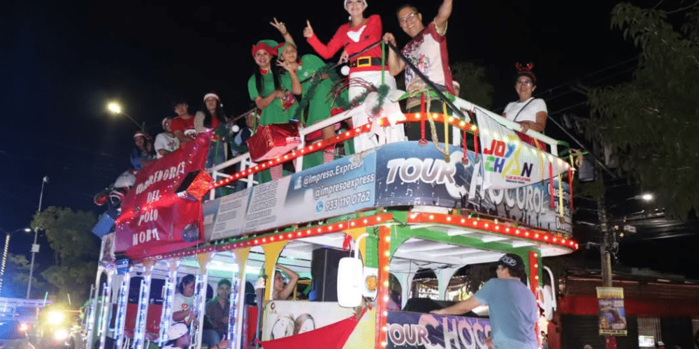 Celebran tradicional desfile Navideño en Comalcalco