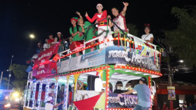 Celebran tradicional desfile Navideño en Comalcalco