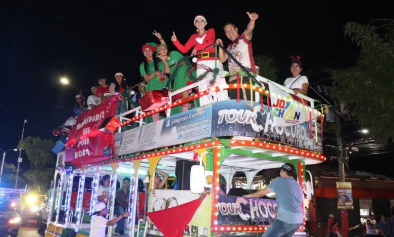 Celebran tradicional desfile Navideño en Comalcalco