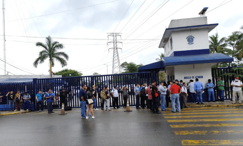 Protestan policías por falta de pago de incremento salarial prometido