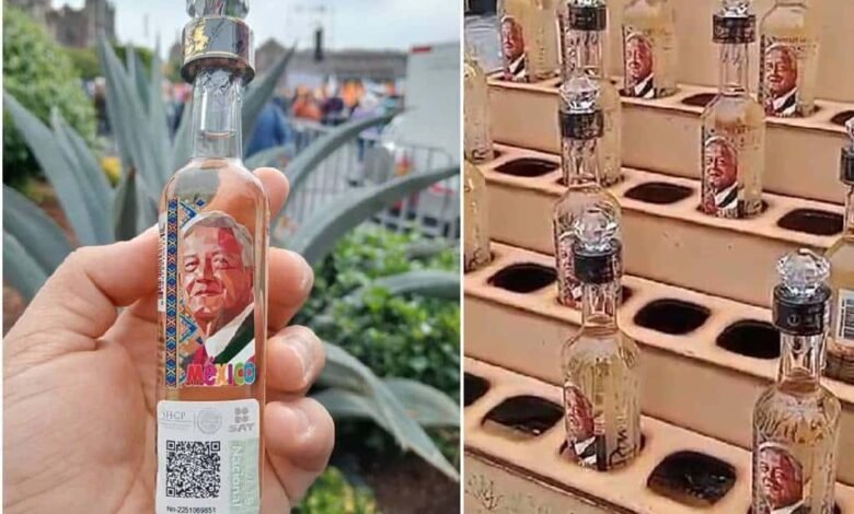 Venden Tequila con imagen de AMLO en el Zócalo