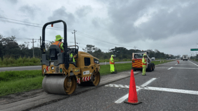 Realizan trabajos de bacheo en la carretera Villahermosa-Cárdenas