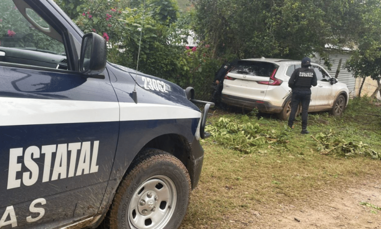 SSP y FGE recuperan dos motocicletas y dos automóviles abandonados en Tecpatán.