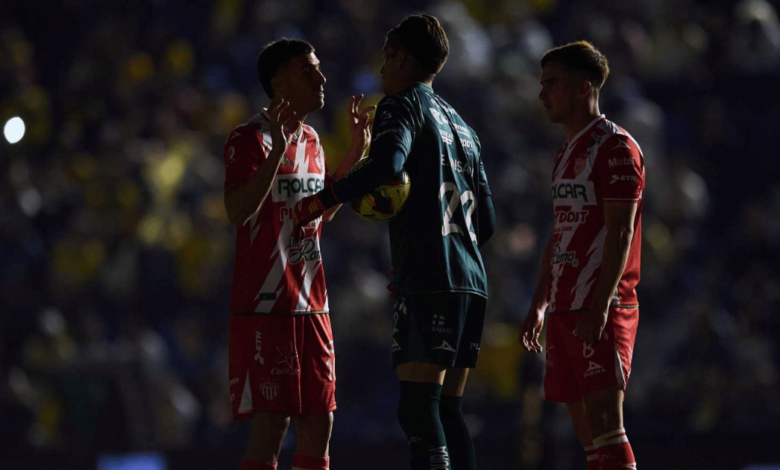 Necaxa sorprende al América y le arrebata el invicto en un final de infarto