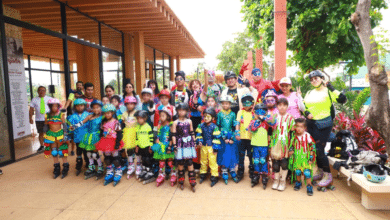 Diversión y color en la Comparsa de Patines Rollers Scar