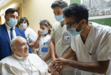 El Papa continúa con su tratamiento en el hospital Gemelli