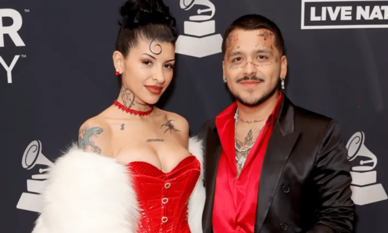 Cazzu y Nodal en una entrega de premios (Foto por Billboard)