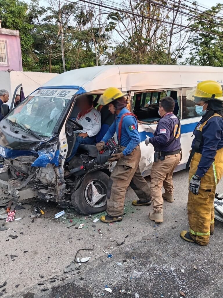 protección civil,accidente carretera río viejo,conductor prensado,rescate con quijadas de la vida,semana santa