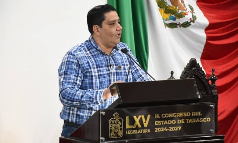 El funcionario impulsa un punto de acuerdo en el Congreso para proteger las prestaciones de trabajadores afectados por recortes en beneficios desde 2011