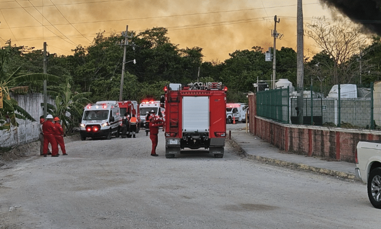Incendio en ranchería Lázaro Cárdenas moviliza a autoridades de seguridad y cuerpos de emergencia