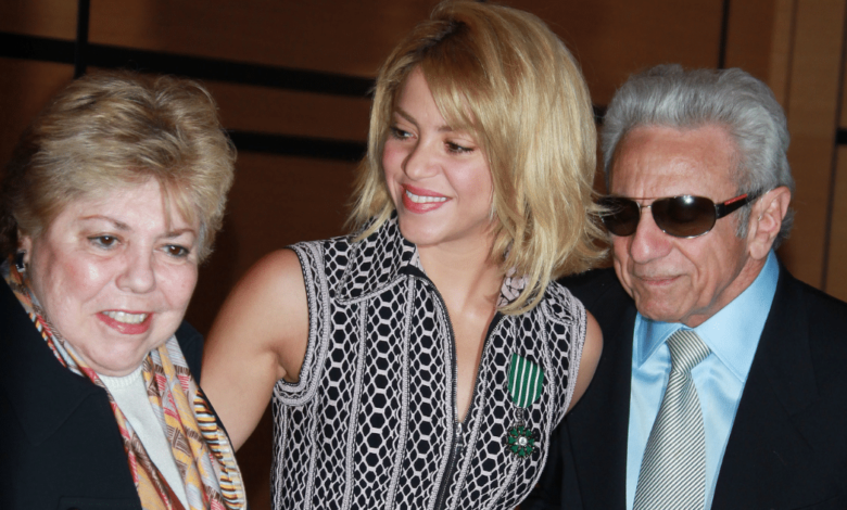 Shakira y sus padres (Foto por El Mundo)