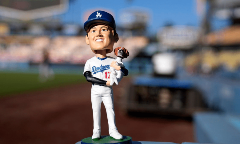 Shohei Ohtani se viste de héroe en noche de bobblehead