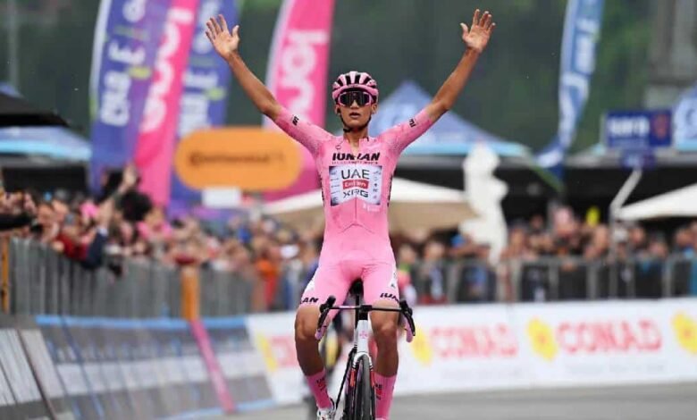 Isaac del Toro mantiene la "Maglia Rosa" En el Giro de Italia. (Foto de Dario Belingheri/Getty Images)