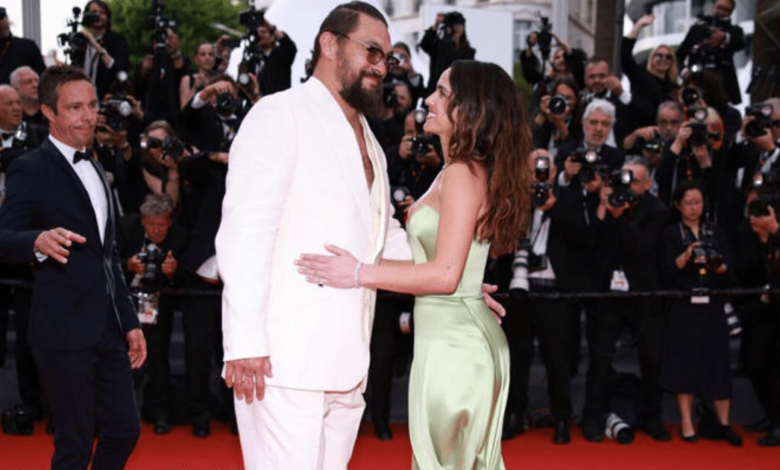 Jason Momoa y Adria Arjona presumen su amor en Cannes