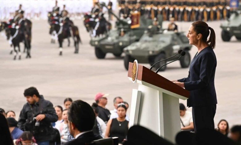 Sheinbaum rinde homenaje a las Fuerzas Armadas en el 105 Aniversario de la Columna de la Legalidad