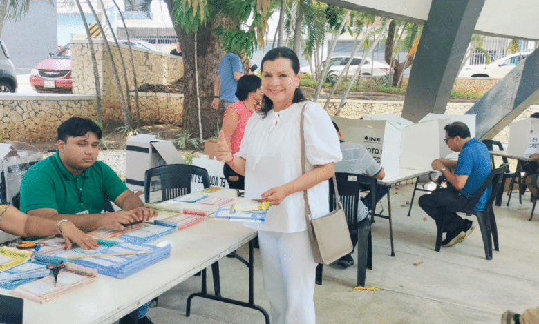 Alcaldesa de Centro ejerce su voto e invita a la ciudadanía a participar en las Elecciones Judiciales