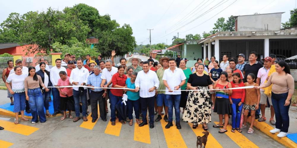 Comalcalco Transforma Vidas con Pavimentación y Obras Sociales Históricas