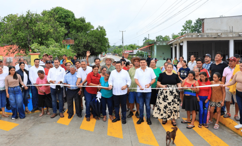 Comalcalco Transforma Vidas con Pavimentación y Obras Sociales Históricas