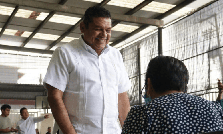 Gobernador Javier May Rodríguez emite su voto en Jornada Electoral Extraordinaria
