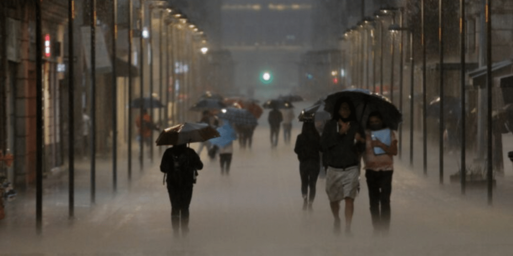 Lluvias intensas y ambiente extremo en varias regiones del país (Foto por Graciela López Cuartoscuro.com)