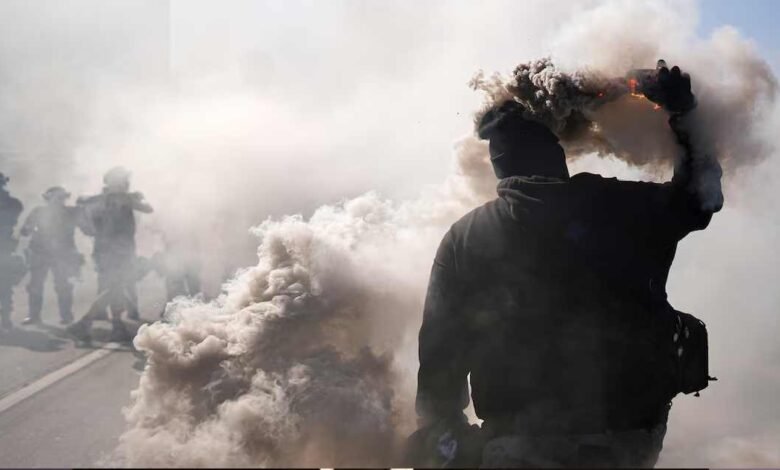 Policía lanza gases lacrimógenos contra protesta "No Kings" (Foto de internet)