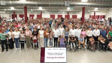 Desde Villahermosa, y de manera simultánea en todo el país, se inició la entrega de las tarjetas del Banco del Bienestar