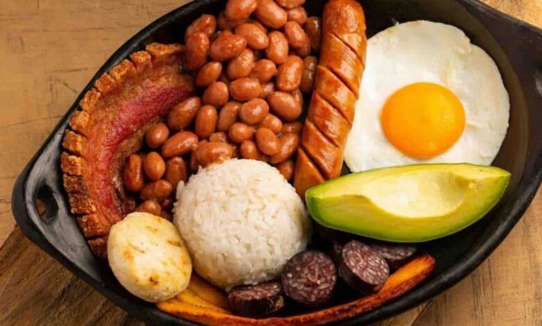 Bandeja paisa el platillo que resume la abundancia y el orgullo de Colombia