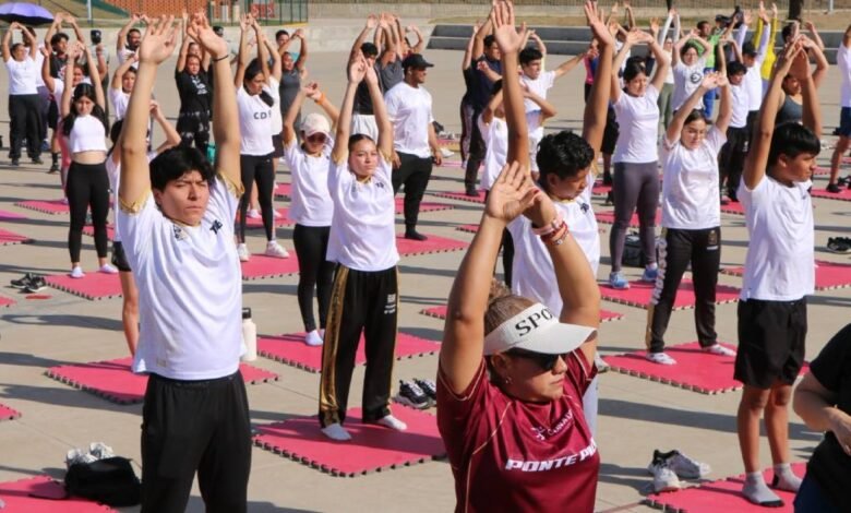 Clase Masiva de Yoga llena de energía la Ciudad Deportiva en “Sábado de Ponte Pila”