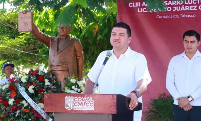 Comalcalco rinde honores a Juárez El bienestar del pueblo es el centro de toda decisión pública