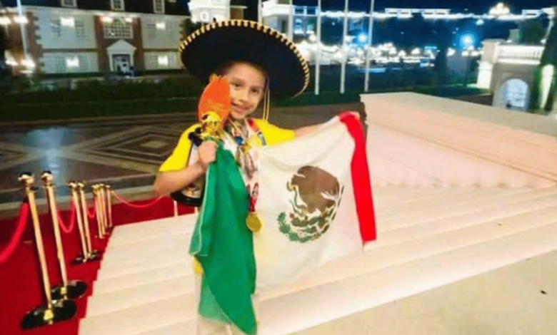 El pequeño Christian León Álvarez Ordóñez conquistó el título de Gran Campeón Mundial en su categoría durante el Campeonato Internacional de Aritmética Mental 2025, representando a México en Camboya con orgullo y talento.