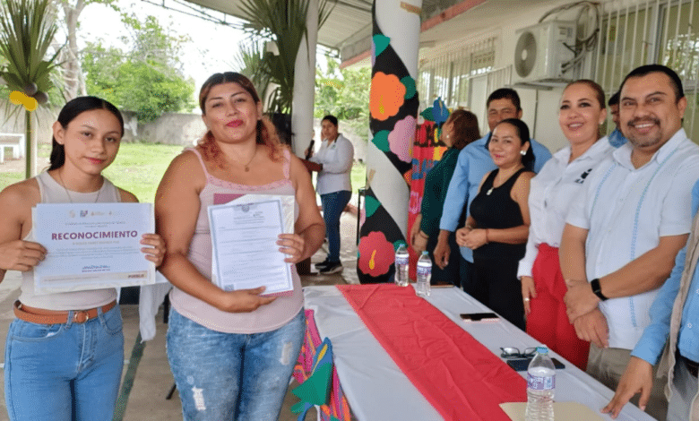 Egresan del IEAT 19 adultos y jóvenes de Cocoyol.