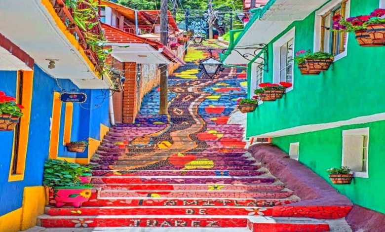 El Gran Mosaico de Omitlán arte, leyenda y color en los escalones de La Gloria