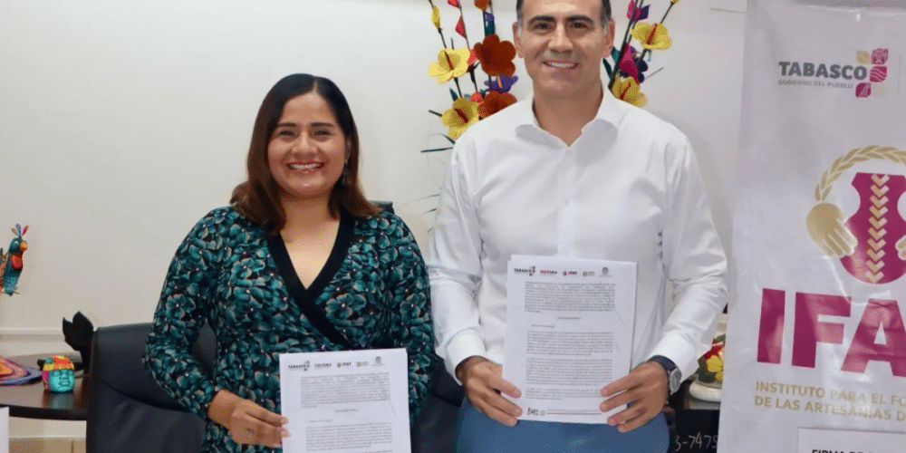 IFAT y Notarios firman convenio clave