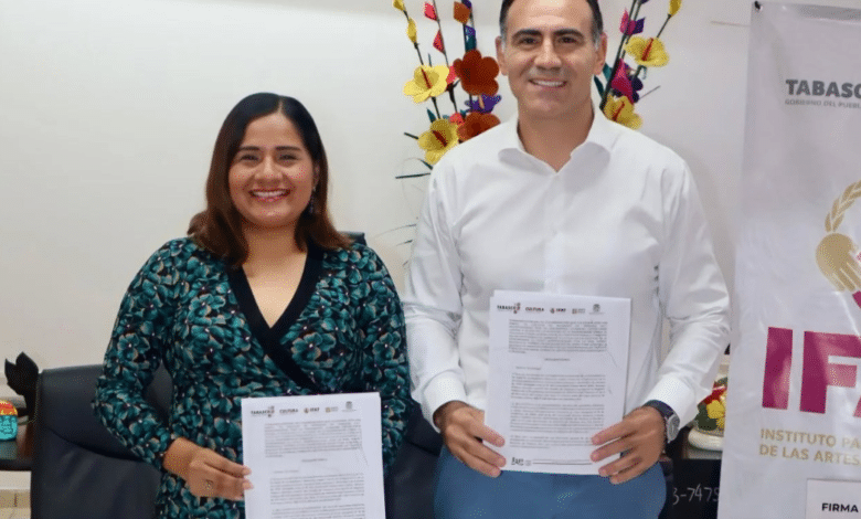 IFAT y Notarios firman convenio clave