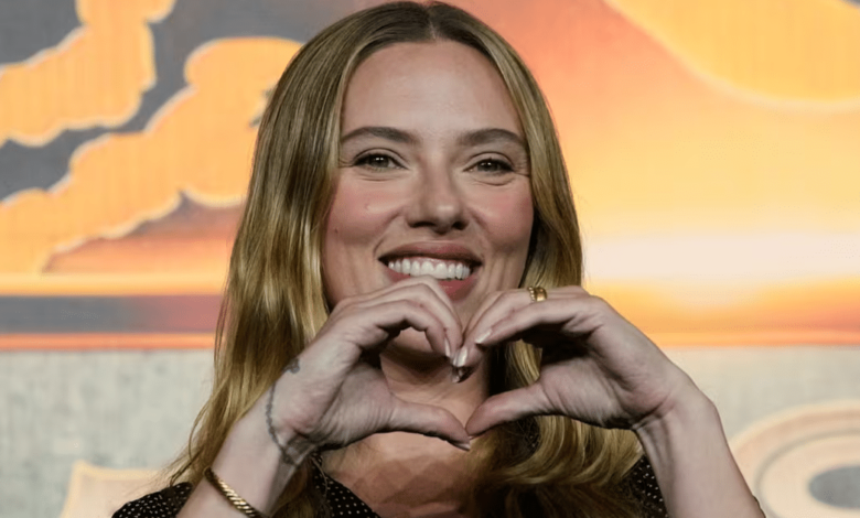 Con el éxito mundial de Jurassic World: Rebirth, Scarlett Johansson supera a gigantes como Samuel L. Jackson y Robert Downey Jr., alcanzando la cima como la estrella de cine más taquillera de todos los tiempos.