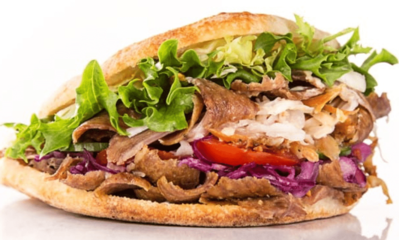 Kebab tradición milenaria que conquista el paladar con especias y fuego