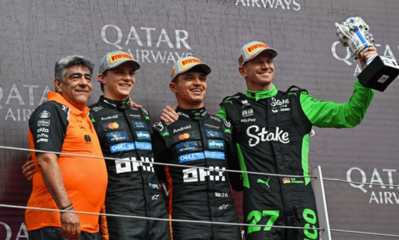 Con una actuación brillante bajo la lluvia de Silverstone, Lando Norris conquistó su cuarto triunfo de la temporada y redujo la distancia con su compañero Oscar Piastri, líder del campeonato.