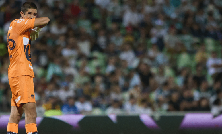 Portero de Pumas llora tras error en su debut en Liga MX