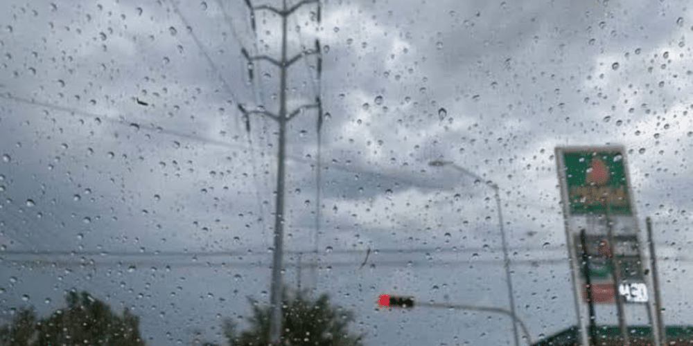 Pronostican chubascos en Tabasco por efectos combinados de huracán Flossie y onda tropical
