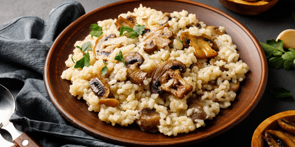Risotto de hongos al vino blanco una delicia italiana para sorprender