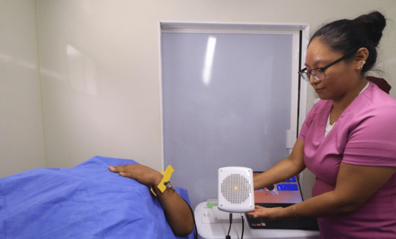 Salud Tabasco revoluciona detección de cáncer de mama con mastógrafo portátil de IA